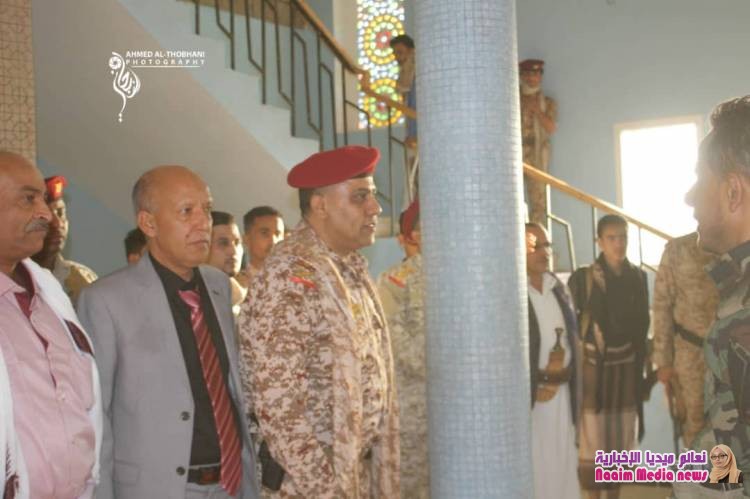 اللواء الصبري يؤدي صلاة العيد في مقر قيادة محور تعز ، ويتفقد خطوط التماس والمراكز التدريبية.