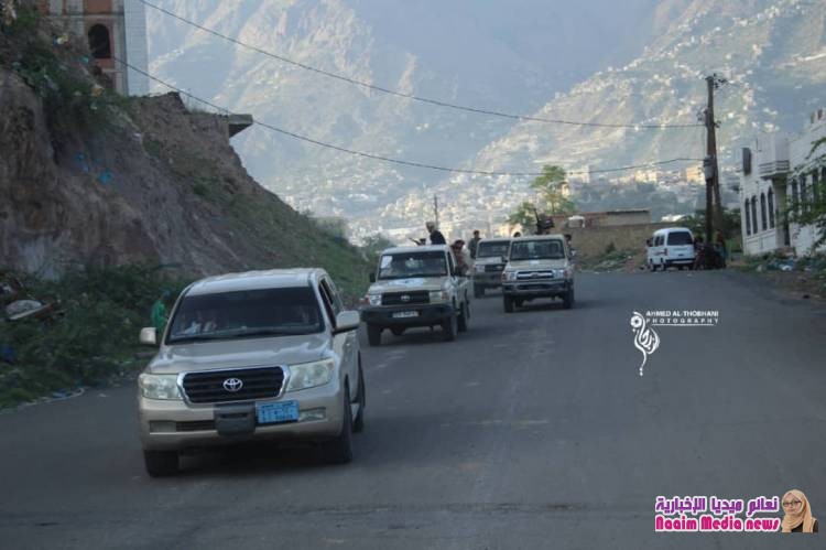 اللواء الصبري يؤدي صلاة العيد في مقر قيادة محور تعز ، ويتفقد خطوط التماس والمراكز التدريبية.