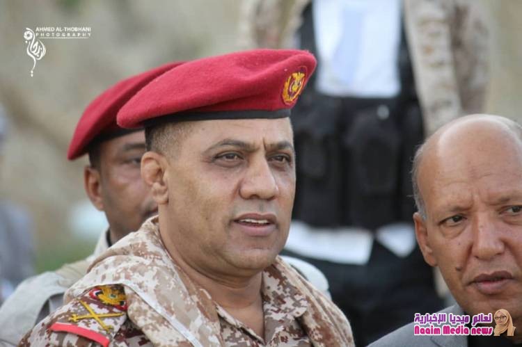 اللواء الصبري يؤدي صلاة العيد في مقر قيادة محور تعز ، ويتفقد خطوط التماس والمراكز التدريبية.