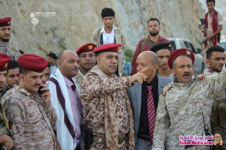 اللواء الصبري يؤدي صلاة العيد في مقر قيادة محور تعز ، ويتفقد خطوط التماس والمراكز التدريبية.