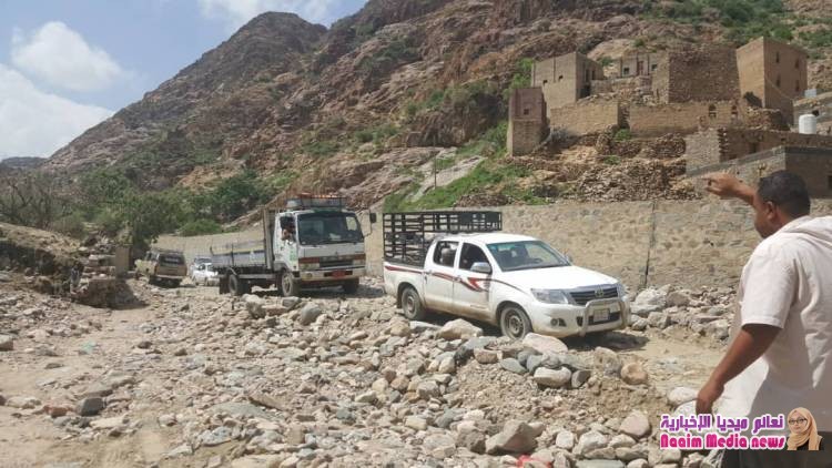 شاهد بالصور معاناة المسافرين في السايلة بتعز