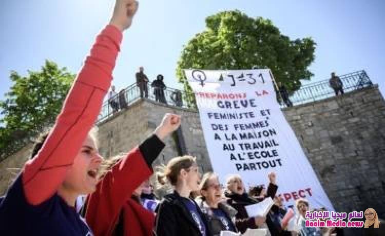 نساء سويسرا يضربن عن العمل للحصول على مزيد من المال والوقت والاحترام
