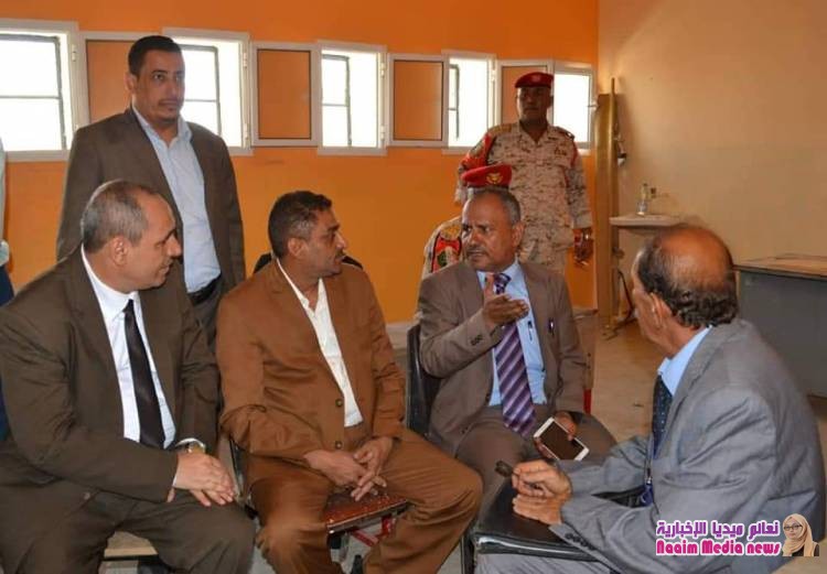 نائب مدير عام شرطة محافظة تعز يتفقد عددا من اللجان الإمتحانية لطلاب الثانوية العامة .