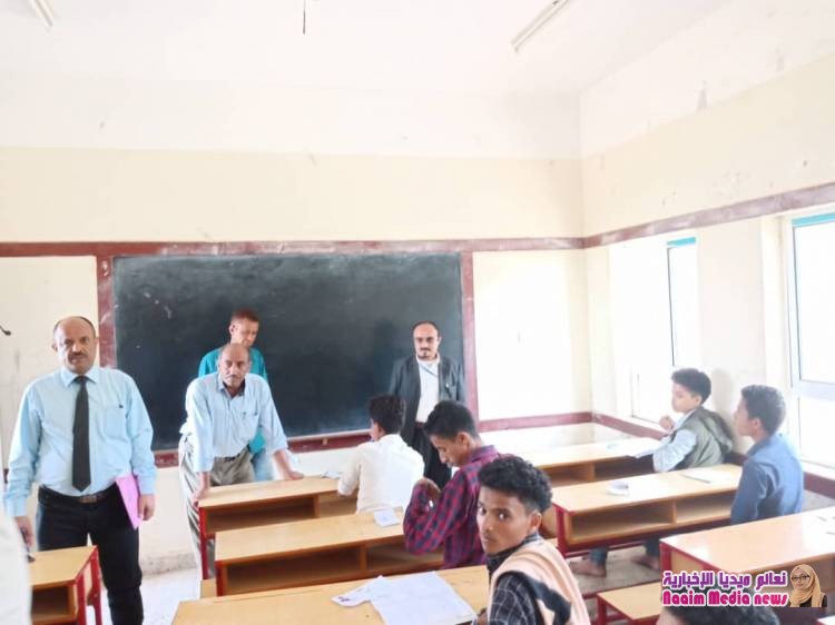 المخلافي يطلع على سير العملية الإختبارية للشهادة الثانوية العامة في عدداً من المراكز الإختبارية بالمديرية.