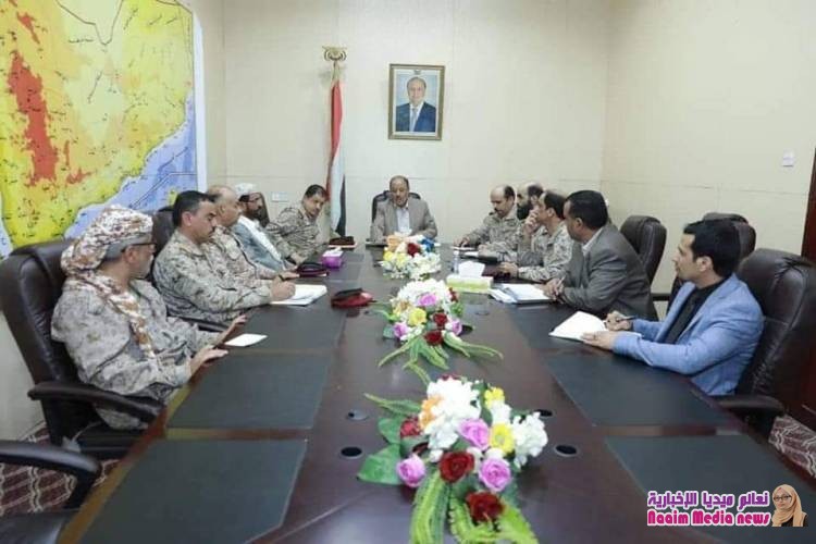 نائب الرئيس يصل مأرب ويلتقي القادة العسكريين بحضور وزير الدفاع