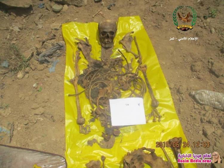 الأجهزة الأمنية تنتشل رفاة جثتين متحللتين في حي سوق الصميل