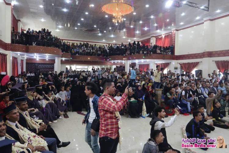 جامعة الحكمة بتعز تحتفل بتخرج الدفعة الثامنة قسم الصيدلة