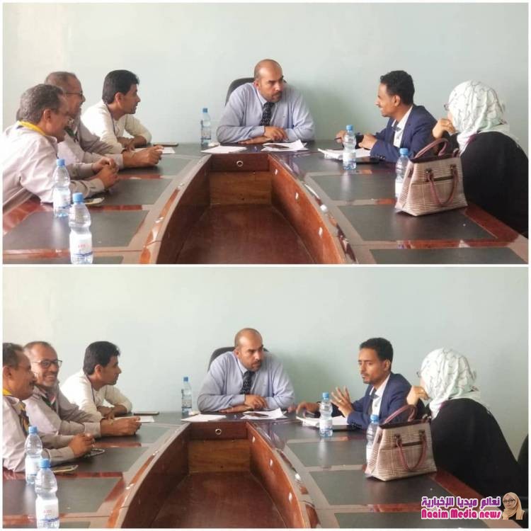 مدير عام مكتب الشباب ونائب رئيس جامعة تعز يناقشان الترتيبات لإطلاق المخيم الصيفي الثاني بالمحافظة