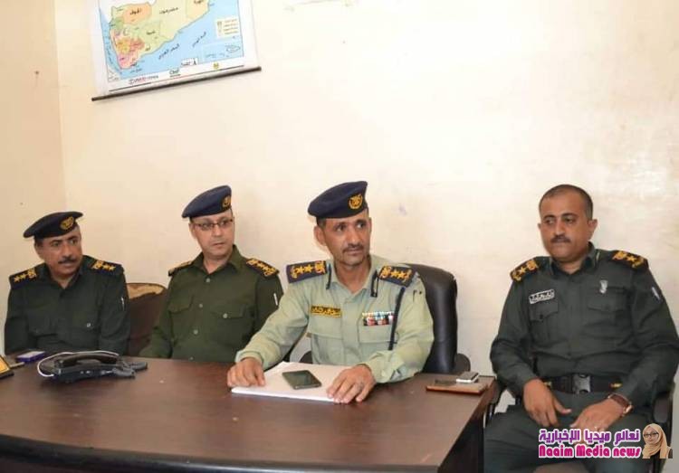 لجنة من قيادة شرطة تعز تقوم بزيارة تفقدية إلى قسم شرطة الثورة وتلتقي بعقال الحارات في نطاق القسم 