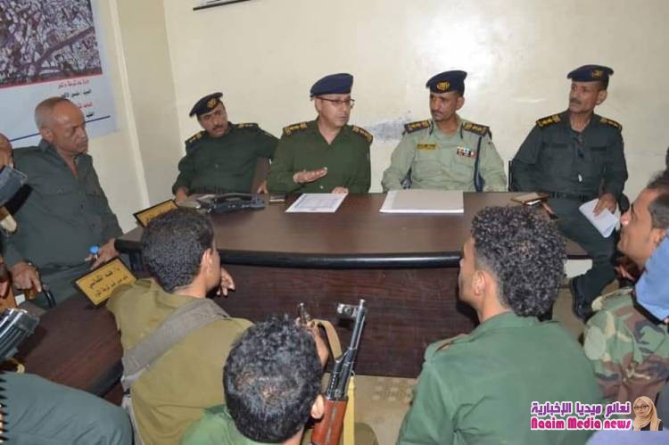 لجنة من قيادة شرطة تعز تقوم بزيارة تفقدية إلى قسم شرطة الثورة وتلتقي بعقال الحارات في نطاق القسم 