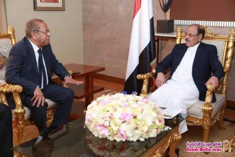 نائب الرئيس يستمع إلى شرح عن أوضاع الجاليات اليمنية في الدول الشقيقة والصديقة