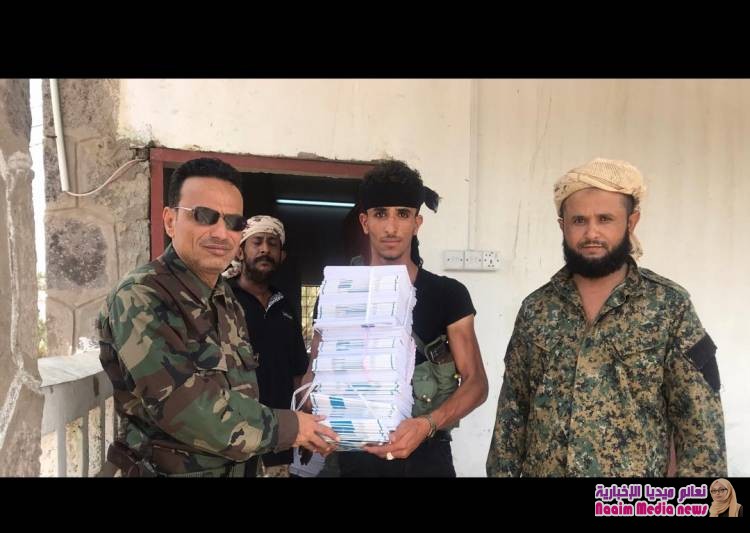 أخبار الوزارة التوجيه المعنوي لوزارة الداخلية يدشن عملية توزيع كتيب دليل الشرطة