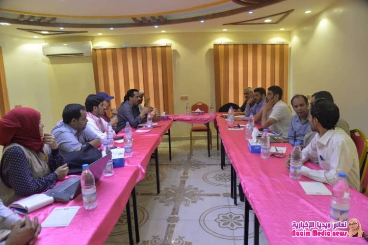 اللجنة الوطنية للتحقيق تعقد اجتماعا مع الفريق المشترك لتقييم الحوادث وتطلعه ميدانيا على عدد من وقائع قصف الطيران في بعض المناطق