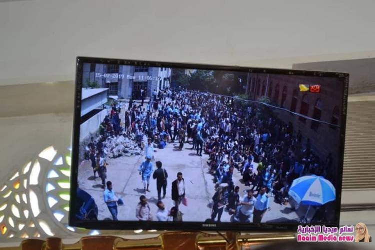 مدير إدارة التوجيه المعنوي والعلاقات العامة بشرطة تعز يتفقد مصلحة الهجرة والجوازات .