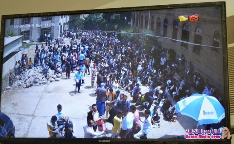 مدير إدارة التوجيه المعنوي والعلاقات العامة بشرطة تعز يتفقد مصلحة الهجرة والجوازات .