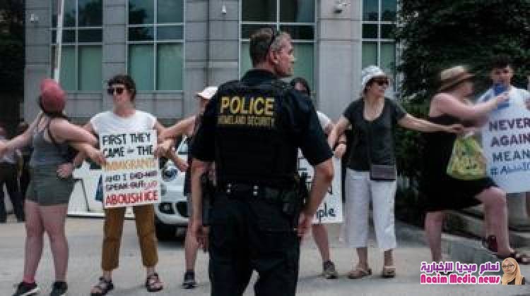 إدارة ترامب تتبنى قواعد جديدة لترحيل المهاجرين بسرعة متجاوزة المحاكم