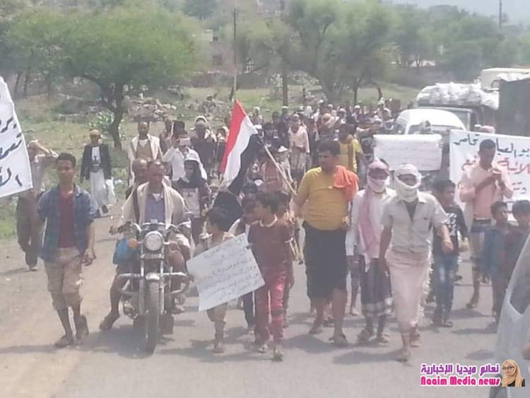 أبناء الكلائبة بالمعافر جنوب غرب تعز ينتفضون في وجه الأطراف المتحاربة بالمديرية