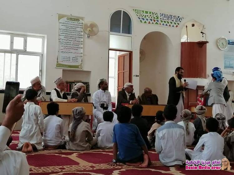 تكريم الطلاب المتفوقين والمدرسين المبرزين في قرية مقادحة بعزلة بني بكاري.