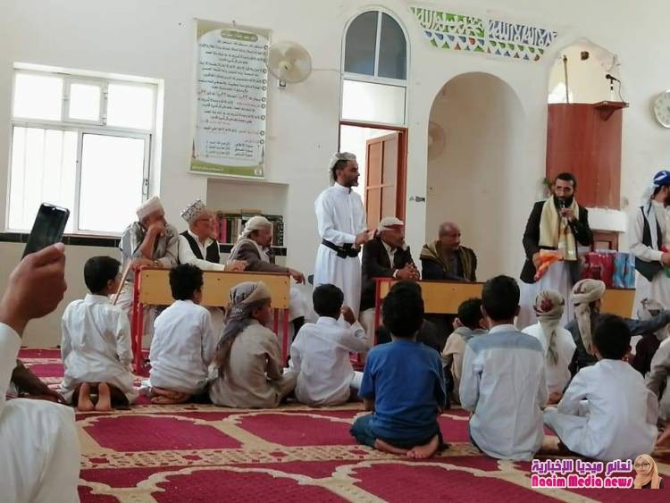 تكريم الطلاب المتفوقين والمدرسين المبرزين في قرية مقادحة بعزلة بني بكاري.