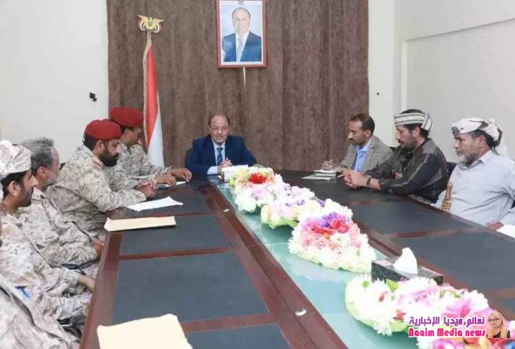 نائب رئيس الجمهورية يلتقي قيادة الجيش في محور بيحان ويناقش معها المستجدات الميدانية