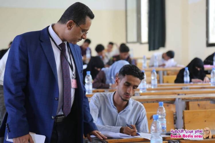 بحضور وكيل أول المحافظة...كلية العلوم الإدارية بجامعة تعز تدشن امتحانات القبول والمفاضلة للعام الدراسي 2020/2019م.