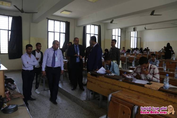 بحضور وكيل أول المحافظة...كلية العلوم الإدارية بجامعة تعز تدشن امتحانات القبول والمفاضلة للعام الدراسي 2020/2019م.