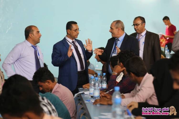 بحضور وكيل أول المحافظة...كلية العلوم الإدارية بجامعة تعز تدشن امتحانات القبول والمفاضلة للعام الدراسي 2020/2019م.