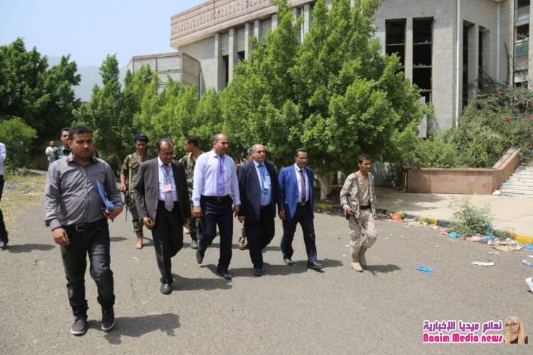 بحضور وكيل أول المحافظة...كلية العلوم الإدارية بجامعة تعز تدشن امتحانات القبول والمفاضلة للعام الدراسي 2020/2019م.