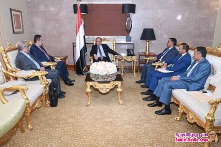 نائب رئيس الجمهورية يطلع على جهود الحكومة في بناء وتنمية المناطق المحررة