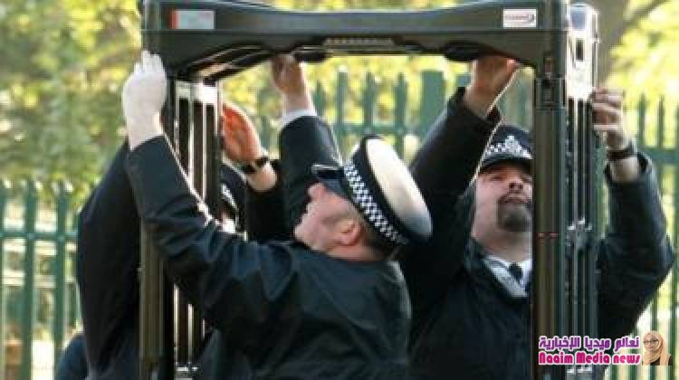 لماذا تحتاج بريطانيا لوضع شرطي في كل مدرسة؟