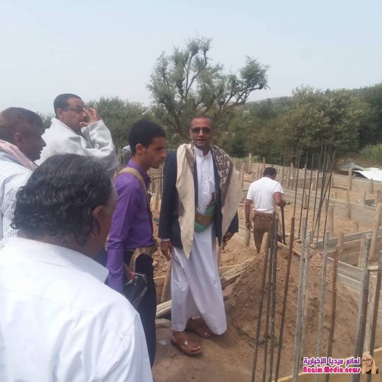 مدير عام المديرية ...يزور عزلة الحقل ويدشن مشروع توزيع السلل الغذائية ويطلع على سير العمل في مشروع بناء مركز الشهيد العامري الطبي بعزلة القحاف.