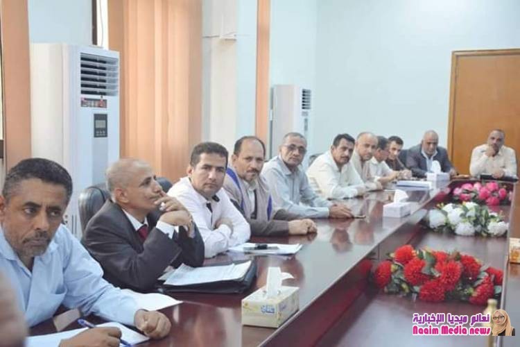 مدير عام المديرية يطلع وكيل أول المحافظة على مستوى الخدمات الأساسية وسبل تحسينها ومعالجتها بالمديرية.