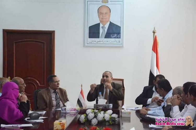 مدير عام المديرية يطلع وكيل أول المحافظة على مستوى الخدمات الأساسية وسبل تحسينها ومعالجتها بالمديرية.