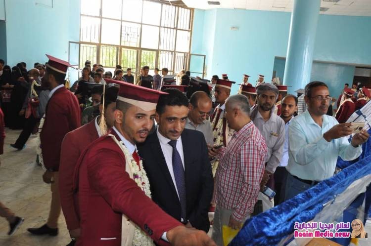 كلية العلوم الإدارية بجامعة تعز تحتفل بتخرج الدفعة الثامنة عشر قسم مالية ومصرفية.