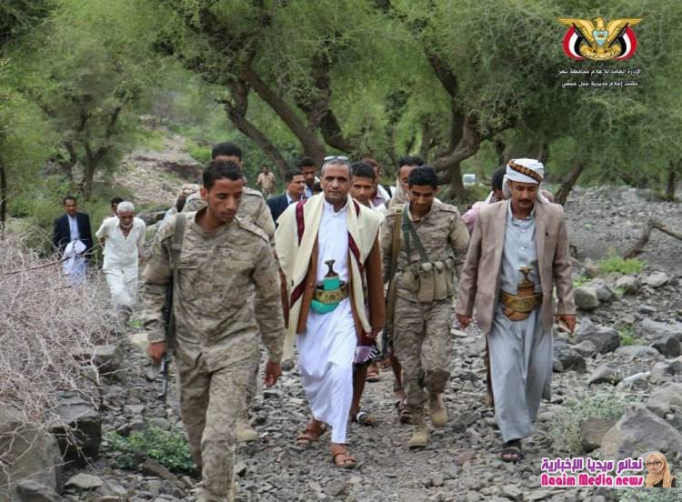 مدير عام المديرية ...يتفقد مواقع الجيش الوطني في الخطوط الأمامية غرب المدينة.