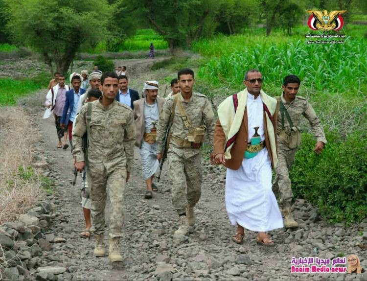 مدير عام المديرية ...يتفقد مواقع الجيش الوطني في الخطوط الأمامية غرب المدينة.