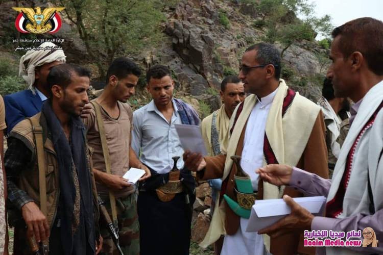 مدير عام المديرية ...يتفقد مواقع الجيش الوطني في الخطوط الأمامية غرب المدينة.