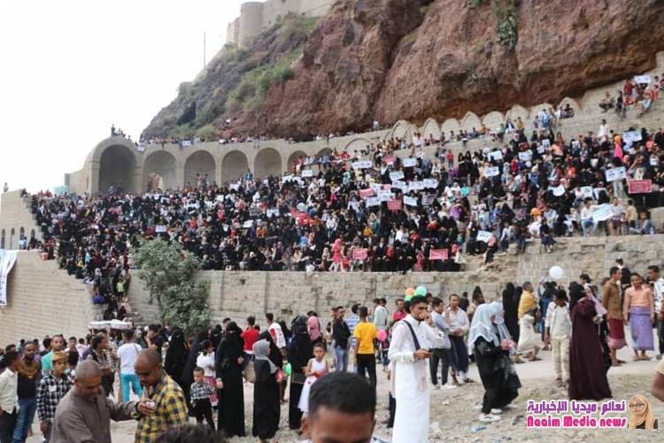 تعز تجدد وقوفها الى جانب القيادة السياسية الشرعية