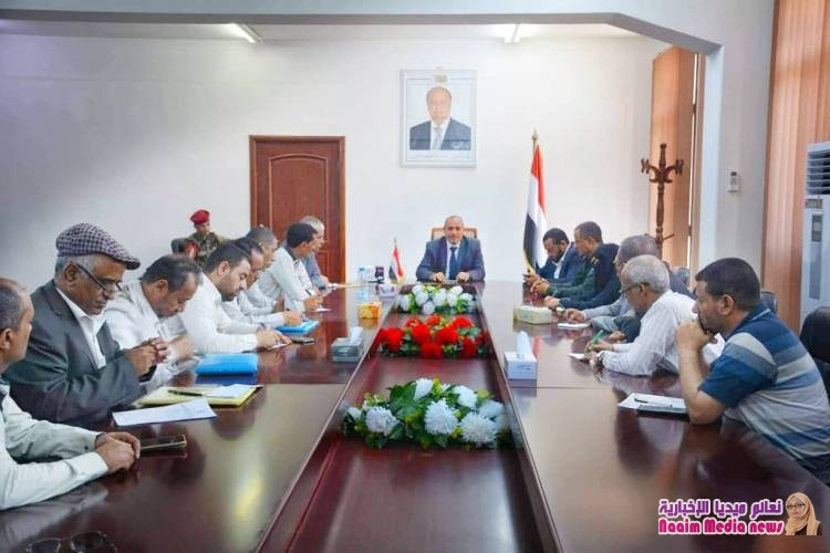 السلطة المحلية بتعز تشكل لجان لضبط أسعار الغاز والمياه وتنظيم الأسواق بالمحافظة