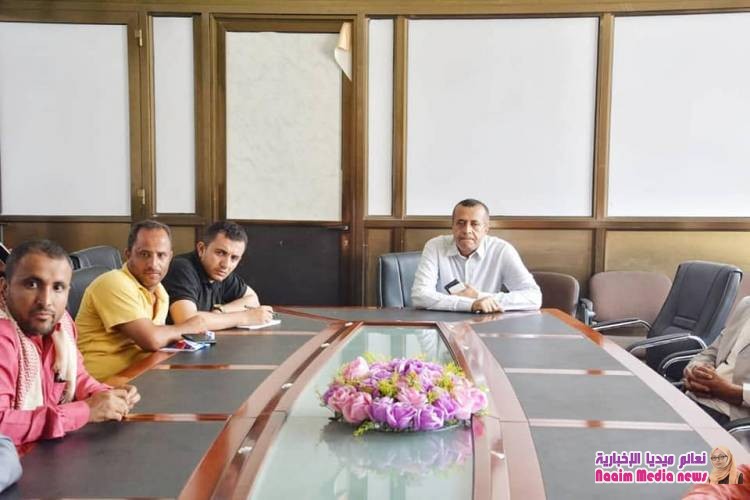 وكيل أول محافظة تعز يناقش التنسيق بين البنوك لتوفير السيولة لصرف المرتبات