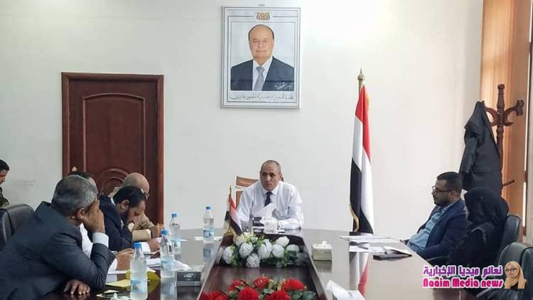 السلطة المحلية بتعز تناقش عدد من القضايا الخدمية بالمحافظة