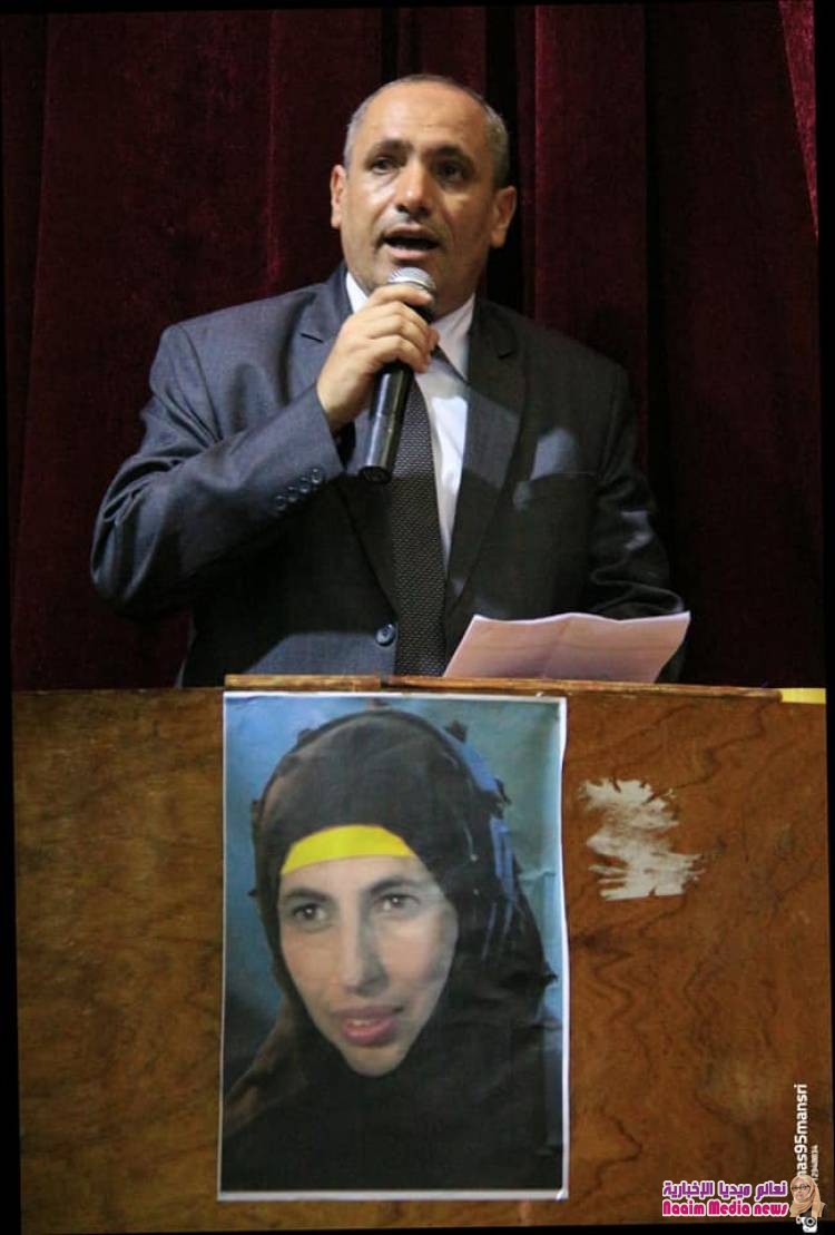 تعز تنتصر اليوم لقضية الروح الراحلة عائدة العبسي والقاعة تبكي مع لوحة ( سيدة النضال ووردة الكرامة ).