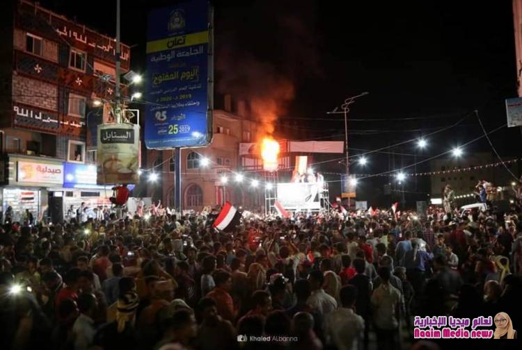 تعز توقد شعلة سبتمبر في الذكرى الـ57 لثورة 26 سبتمبر، وسط احتفاء رسمي وشعبي