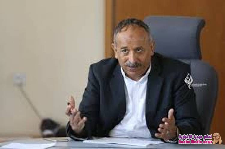 محافظ تعز الأسبق يحذر من تحركات الإمارات ويطالب الحكومة بمنع تكرار سيناريو عدن