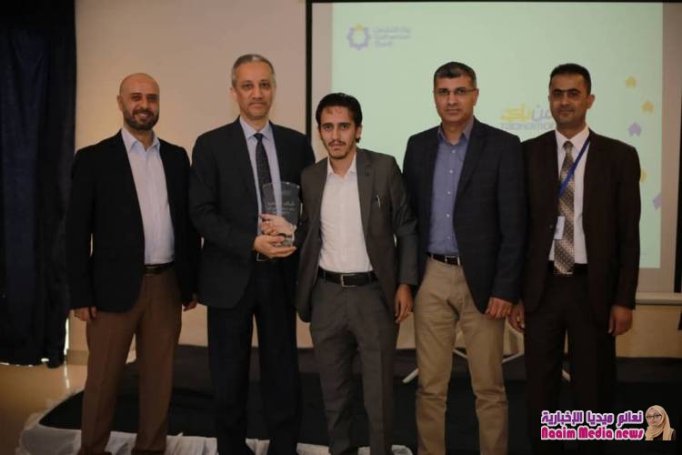 نائب رئيس مجلس إدارة بنك التضامن الأستاذ شوقي أحمد هائل يكرم وكلاء شبكة التضامن باي للحوالات السريعة .