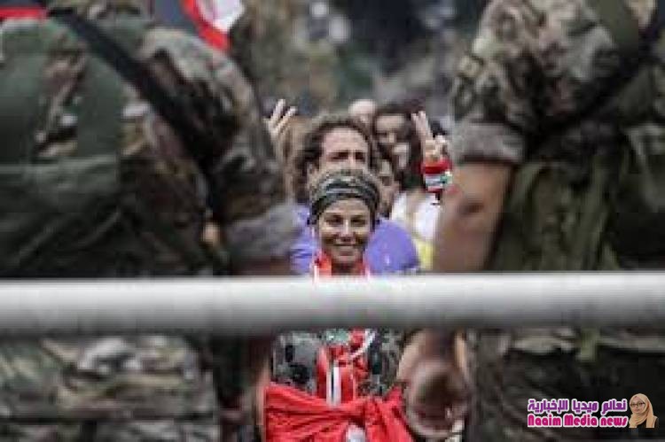 الاحتجاجات تشل الحياة في لبنان .. والجيش يحاول تبديد الاحتقان