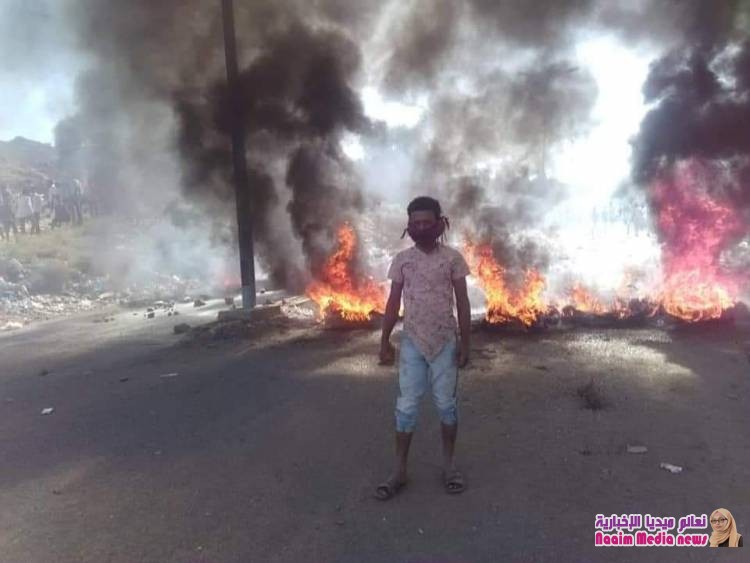 تعز : اصابة 3طلاب في قمع كتائب ابو العباس لإحتجاجات طلابية