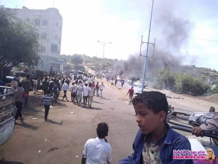 تعز : اصابة 3طلاب في قمع كتائب ابو العباس لإحتجاجات طلابية