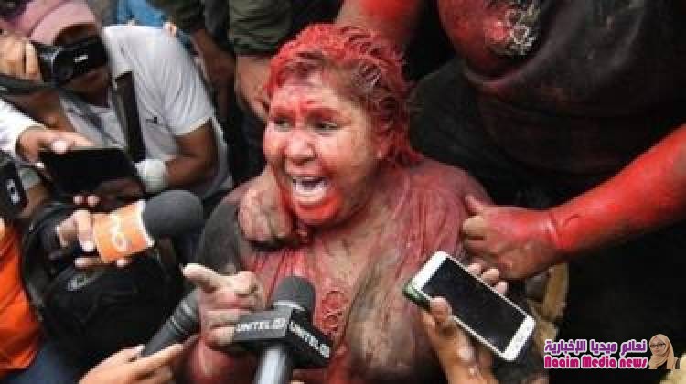 محتجون يسحلون عمدة إحدى مدن بوليفيا ويقصون شعرها بالقوة