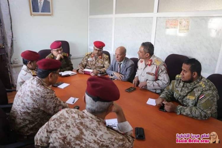 قائد محور تعز يوجه باستمرار الحملة الأمنية وازالة النقاط العشوائية